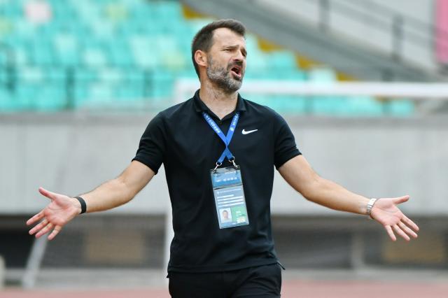 jrs直播低调看直播-莱科连续借强弱对决大练新丁：我的用人原则看训练