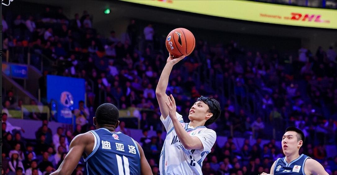 法甲直播-广东男篮80:82输新疆,看看媒体怎么说,徐杰和胡明轩成罪魁祸首