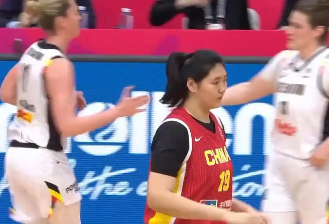 免费足球直播-失误多三分差，中国女篮半场落后比利时14分，张子宇得分全队最高